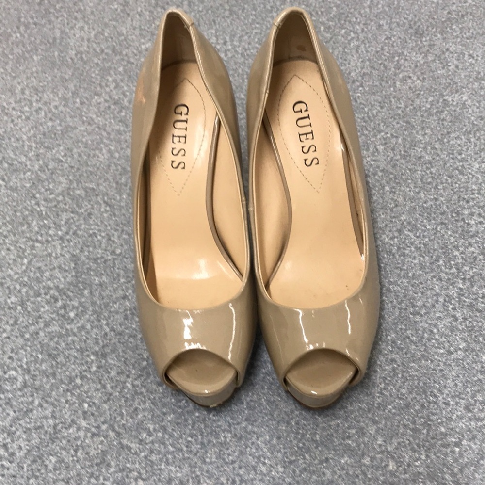 Guess tan patent leather heels